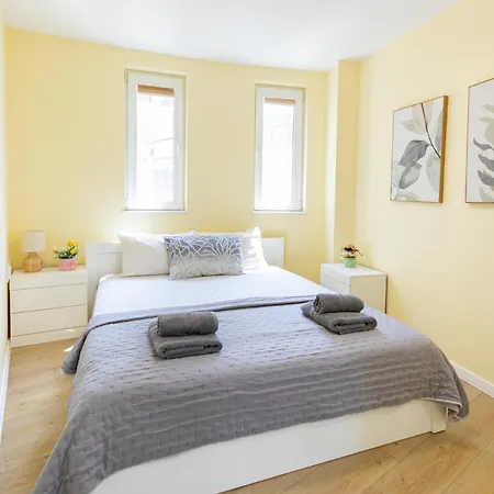 Apartment Stayeasy Center *
