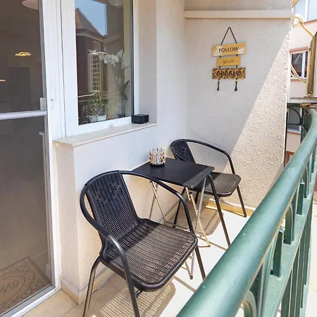 Stayeasy Center Apartment Warna