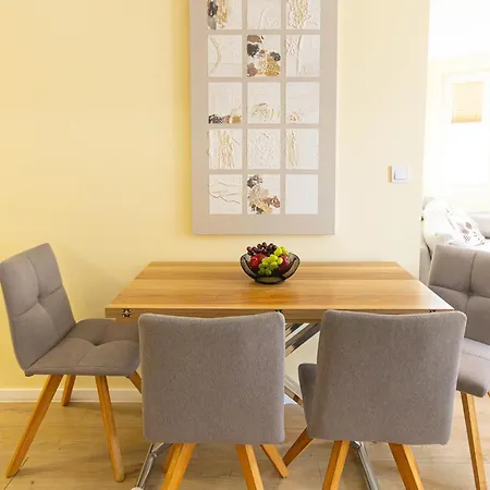 Apartment Stayeasy Center *