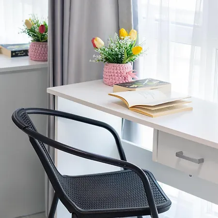 Stayeasy Center Apartment Warna