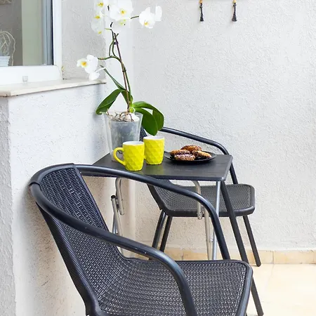 Stayeasy Center Apartment Warna